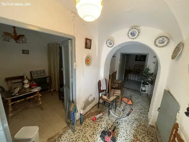 Casa en Montánchez con Patio y Balcón