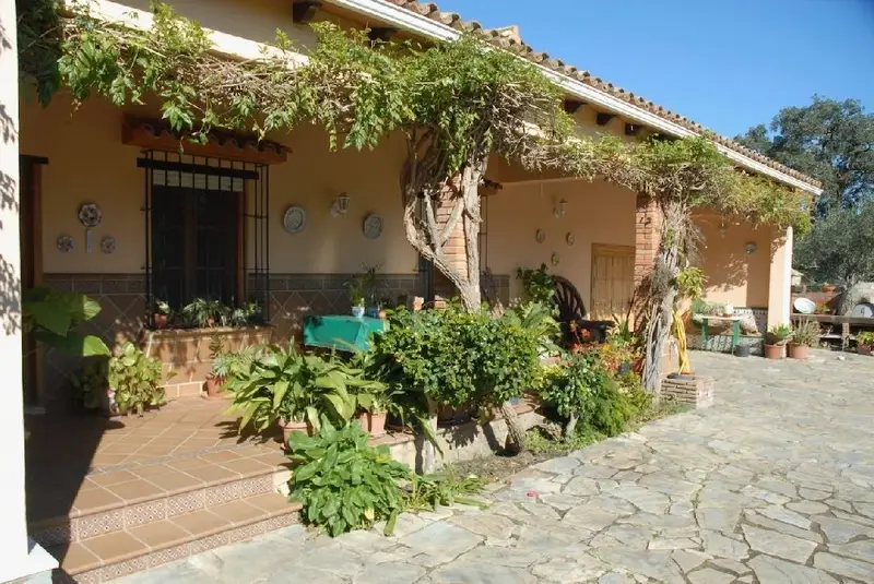 Chalet con Piscina en Benaharás Los Barrios
