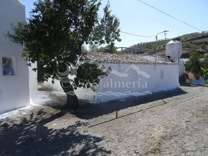 Cortijo con Naves a Reformar en Huércal-Overa