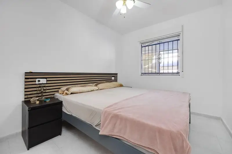 Bungalow en Torrevieja con Trastero y Jardin Privado