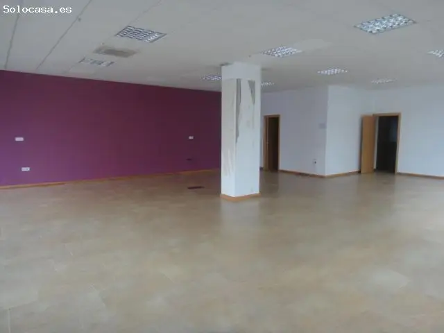 Local Comercial en Bertamirans Cerca de Santiago