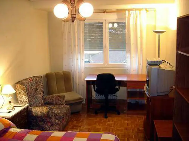 Habitación Salamanca para Chicas: Wifi, Cocina Equipada, Terraza