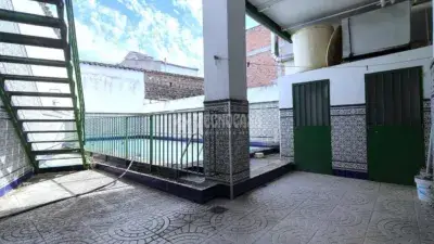 Casa adosada con piscina en venta en Torreperogil