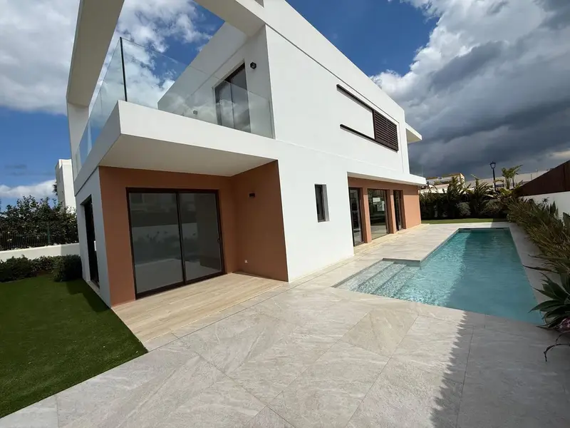 Chalet en Venta Santa Gertrudis 4 Dormitorios Piscina Jardin