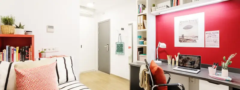 Piso espacioso de 3 dormitorios y 3 baños con cocina-salón compartido