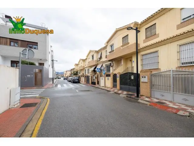 Casa en Armilla 3 habitaciones 3 baños Garaje cerca Metro