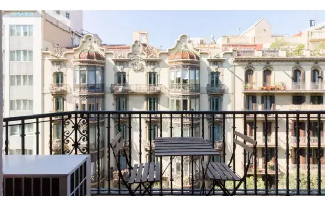 Rent 8 bedroom apartment in Barcelona