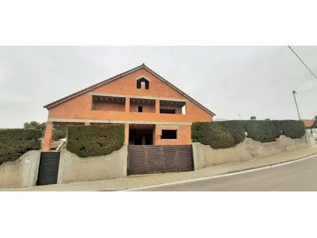Casa con Dos Viviendas en Canyelles 355m2 1000m2 Parcela