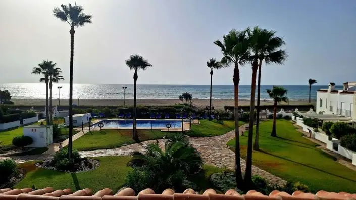 Villa en Primera Linea de Playa Casares 3 Dormitorios