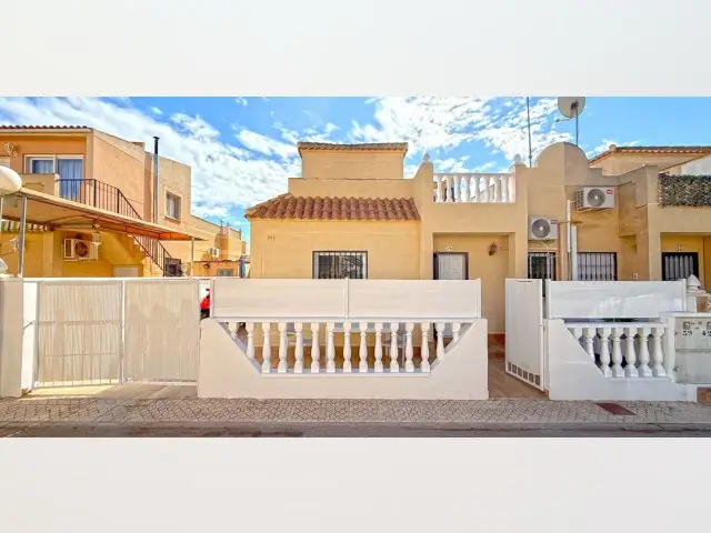Casa Adosada 4 Dormitorios Torrevieja Cerca de Tiendas