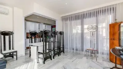 Chalet en Benahavís con Piscina Privada y Vistas a la Montaña