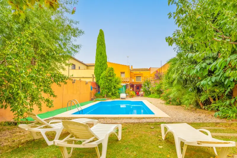 Casa con Terraza y Piscina en Fortià