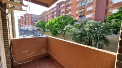 Piso en Alquiler en Plasencia: 3 Dormitorios, Terraza y Aire Acondicionado
