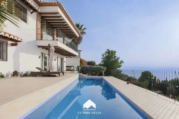 Villa de Lujo en La Herradura 4 Dormitorios Vistas a la Bahia