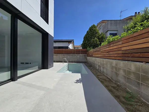  Casas de Lujo en La Garriga con Piscina y Paneles Solares