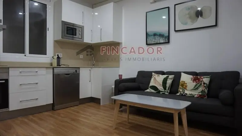Piso Reformado en Les Corts 53m2 Amueblado Cerca Metro L3