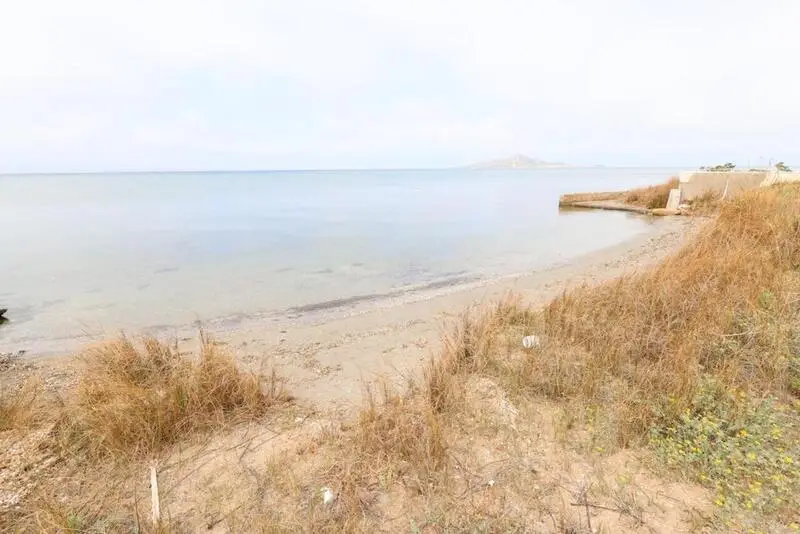 Terreno en Venta en La Manga del Mar Menor con Playa Privada