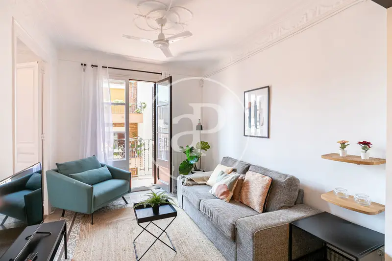 Piso en venta Poble Sec 72m2 reformado 2 habitaciones balcon patio