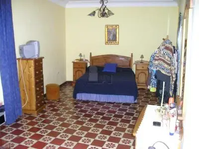 Casa en Zafra con 7 dormitorios 3 banos 2 cocinas piscina y chimenea