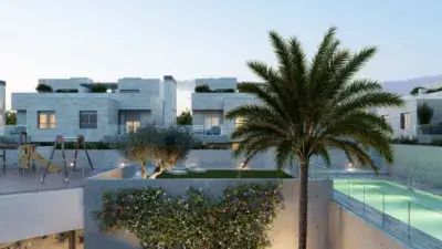 Villa de Lujo en Venta: Piscina Privada Garaje para 3 Coches