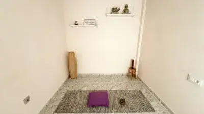Piso en venta cerca de Valencia: amplio, amueblado y con excelentes servicios