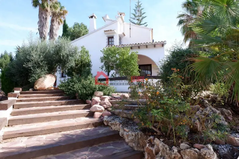 Chalet en Venta en Bétera Valencia Villa Mediterránea con Piscina
