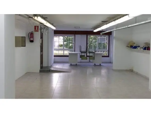 Local Comercial en Venta en Carballo
