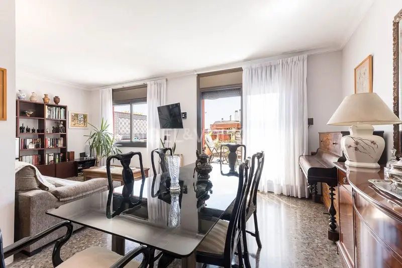 Apartamento 144m2 4 habitaciones 2 baños terraza 30m2 Barcelona