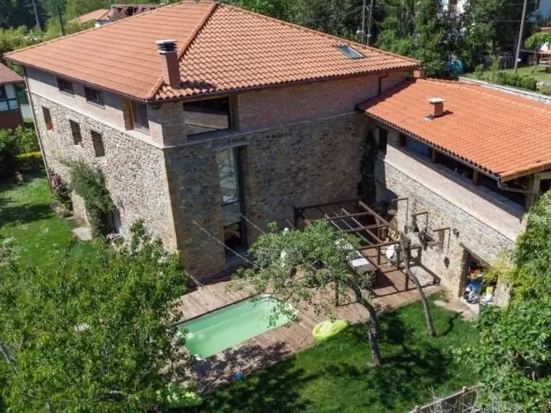 Chalet en Galdames Vizcaya 600m2 4 dormitorios Piscina