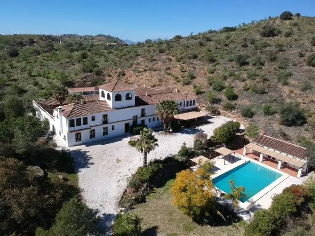 Casa de Campo con 13 Dormitorios en Almogía España