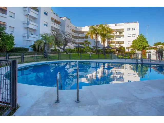 Amplio Piso en Jerez con Terraza Piscina y Garaje