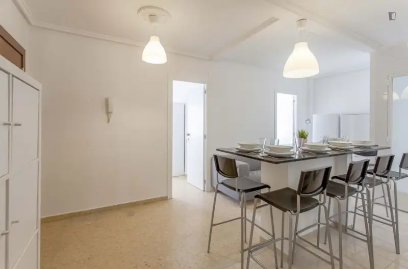 Habitacion Doble con Balcon en Piso para Estudiantes en Valencia