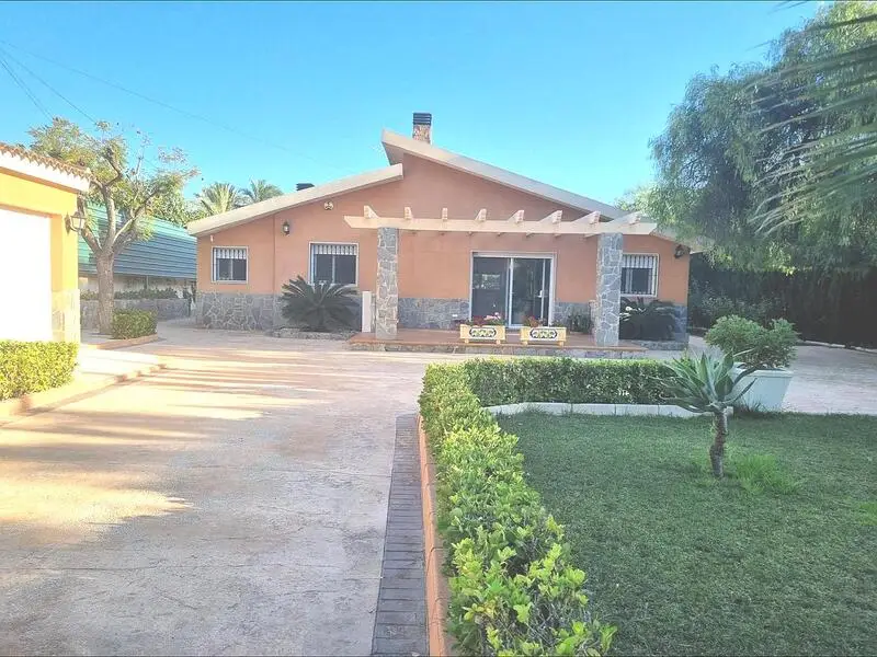 Villa 3 Dormitorios Novelda Piscina Jardin