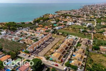 Solar Urbanizado para 10 Chalets Pareados Cerca del Mar