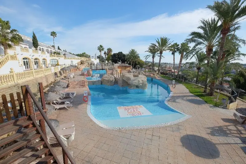 Adosado en Imperial Park Calpe con Terraza y Vistas al Mar