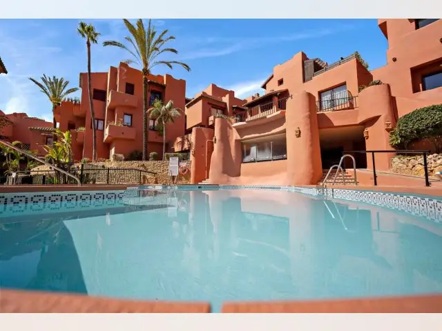 Apartamento 4 Dormitorios Elviria Jardines Don Carlos