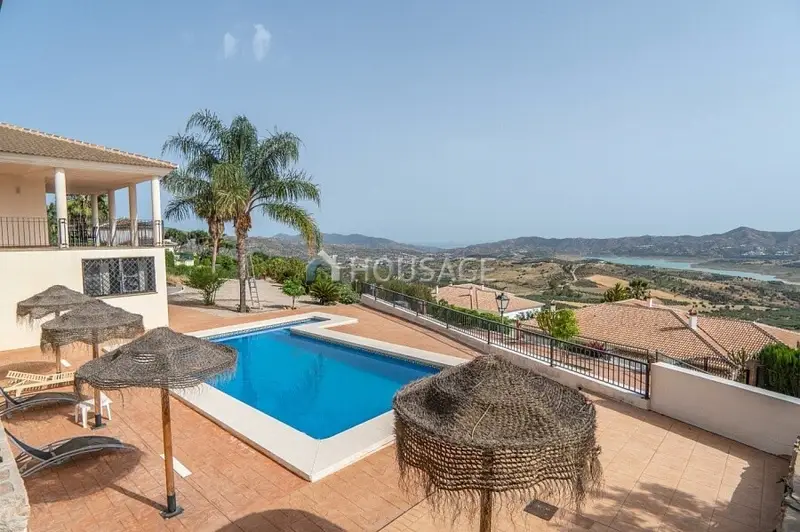 Villa de Lujo en Periana con Vistas Panorámicas