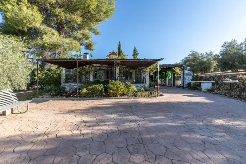 Venta Casa con jardin en Instituto, Cogollos Vega - Ref: GN-12229