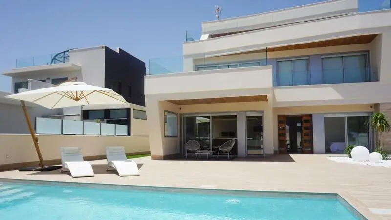 Villa de Lujo 4 Dormitorios Campoamor
