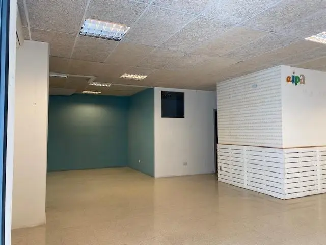 Venta Local Comercial Poblenou 85m2 Dos Escaparates