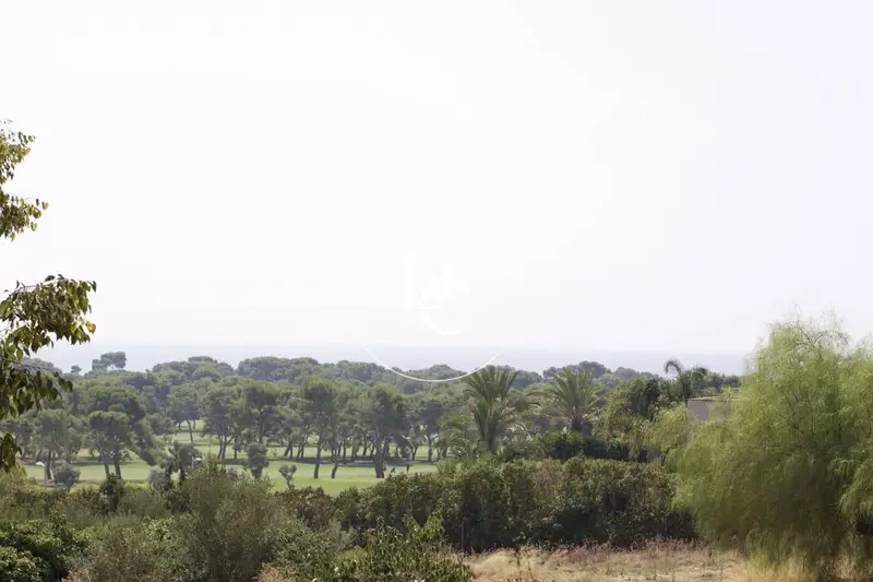 Parcela en Sitges Can Girona para Casa Unifamiliar con Vistas al Mar