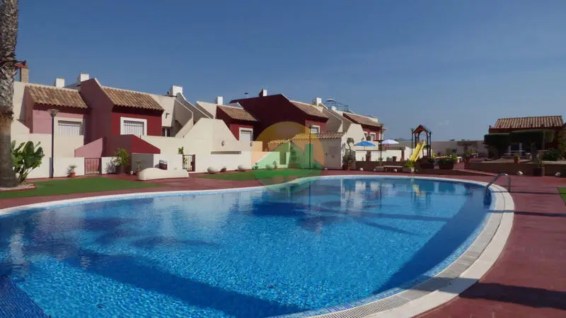 Villa en Venta Camposol 3 Dormitorios 2 Baños Piscina