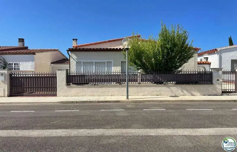 Villa en Roses con Jardin Terrazas y Apartamento de Invitados