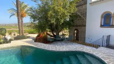 Chalet en Alquiler 3 Dormitorios 2 Baños Jardin 1500m2