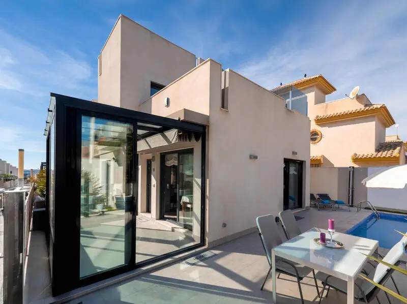 Villa 5 Dormitorios Torrevieja Aguas Nuevas Piscina Privada