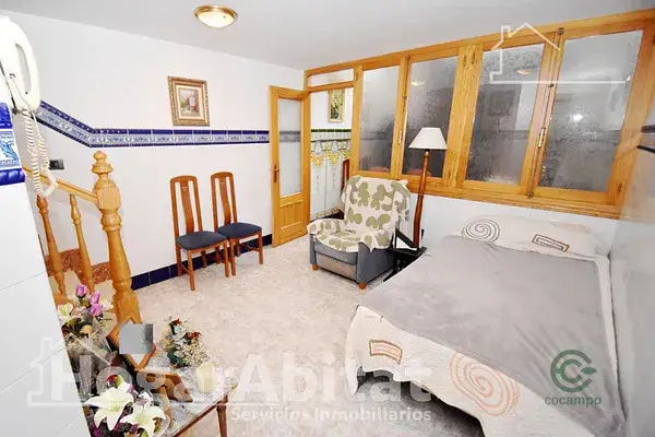 Casa en Onda Centro con Terraza y Cuatro Dormitorios