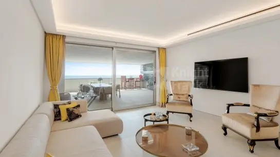 Malaga, Apartamento en primera línea de playa en Sierra Blanca Tower