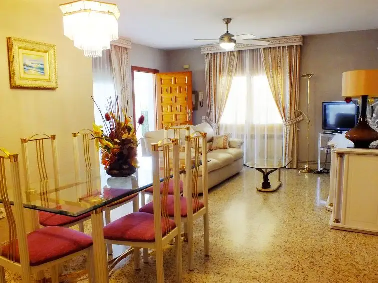 Casa-Villa de 8 Dormitorios alquiler Miami Playa, España