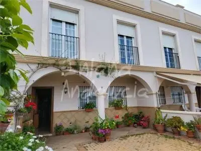 Casa familiar en Fuente de Piedra con piscina comunitaria