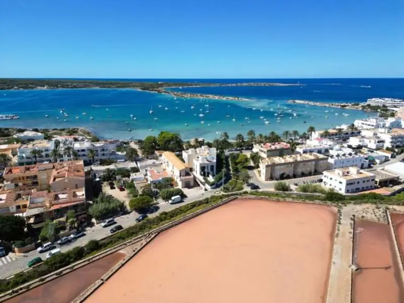 Chalet en Formentera con Vistas Panorámicas y Licencia Turística